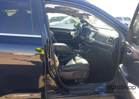 2017 Toyota Highlander Se z USA, uszkodzony, nr VIN 5TDKZRFH0HS509711